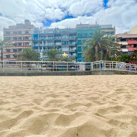 Beachfront Stunning Views Apartment *