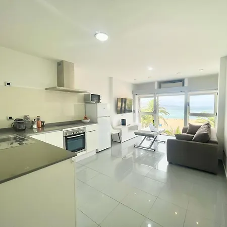 Beachfront Stunning Views Apartment