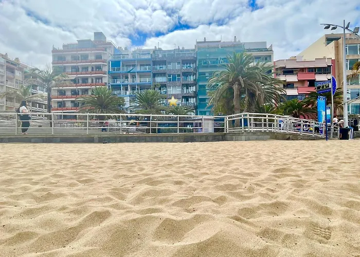 Beachfront Stunning Views Apartment *