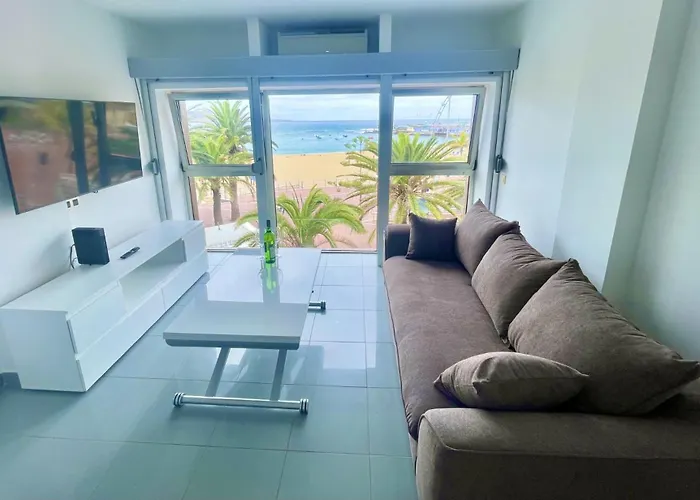 Beachfront Stunning Views