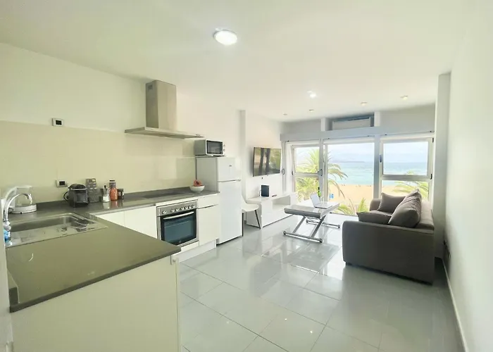 Beachfront Stunning Views Apartment